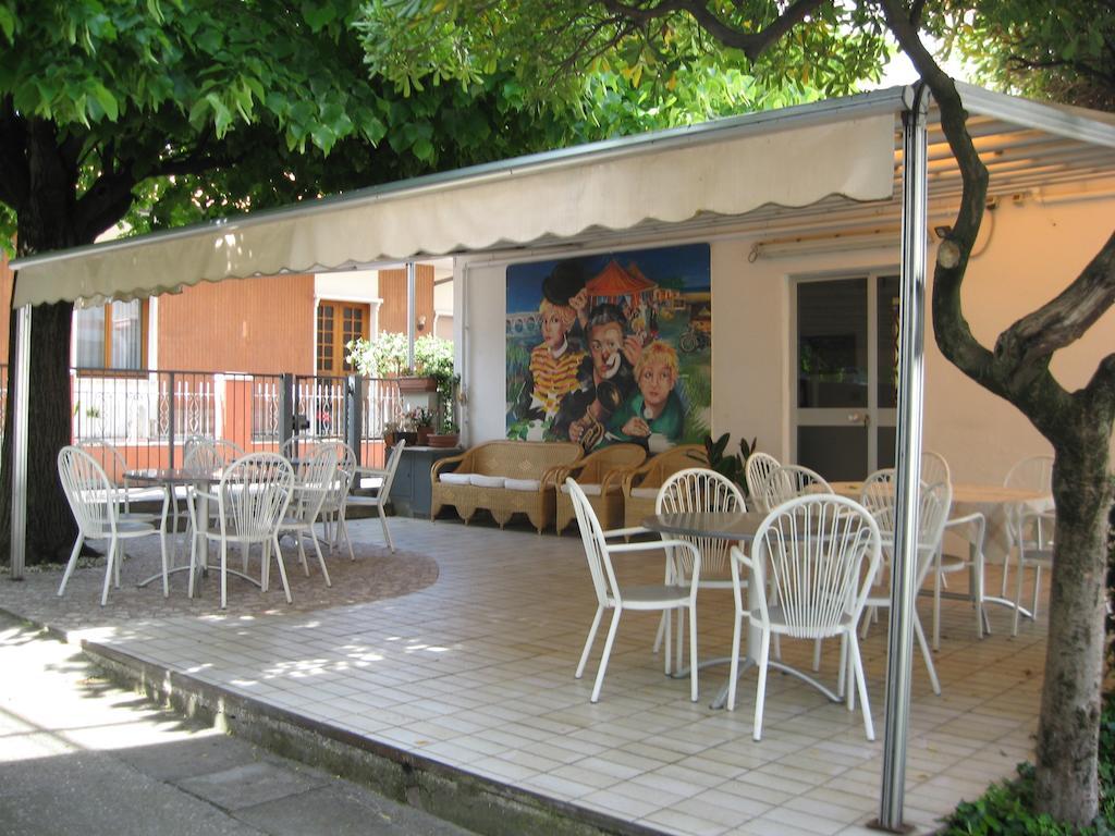 Hotel Eleonora Rimini Exterior foto